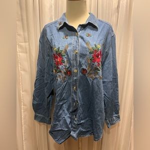 NWT Vintage Holiday Embroidered Poinsettia Denim
Blouse by Bobbie Brooks